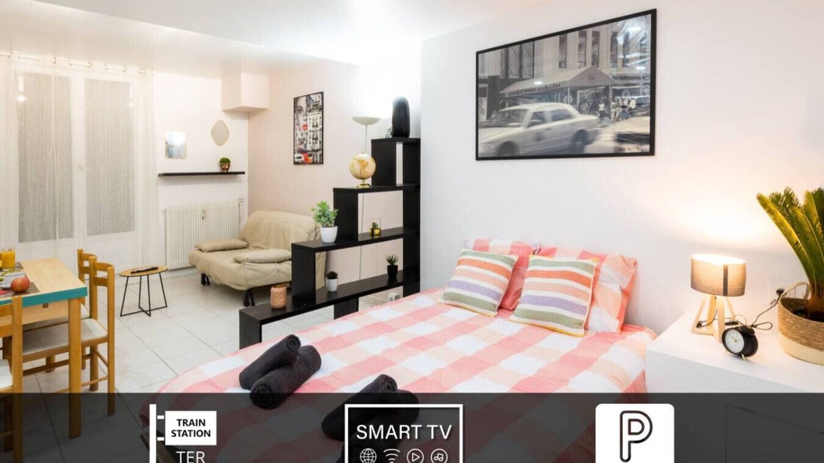 Evreux Apartment | City pop sleeps 2