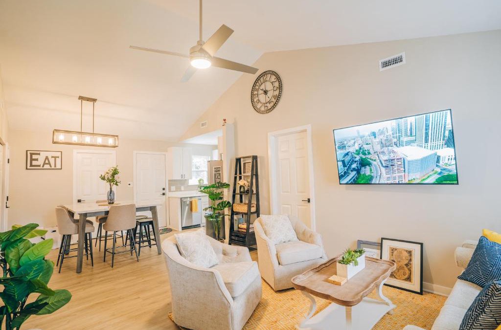 Charlotte House | City Retreat - 4 Bedroom Oasis with King & Private Yard near Downtown