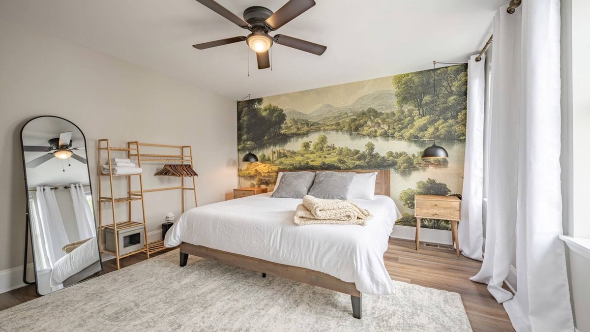South Side Flats House | City Retreat in SouthSide Flats