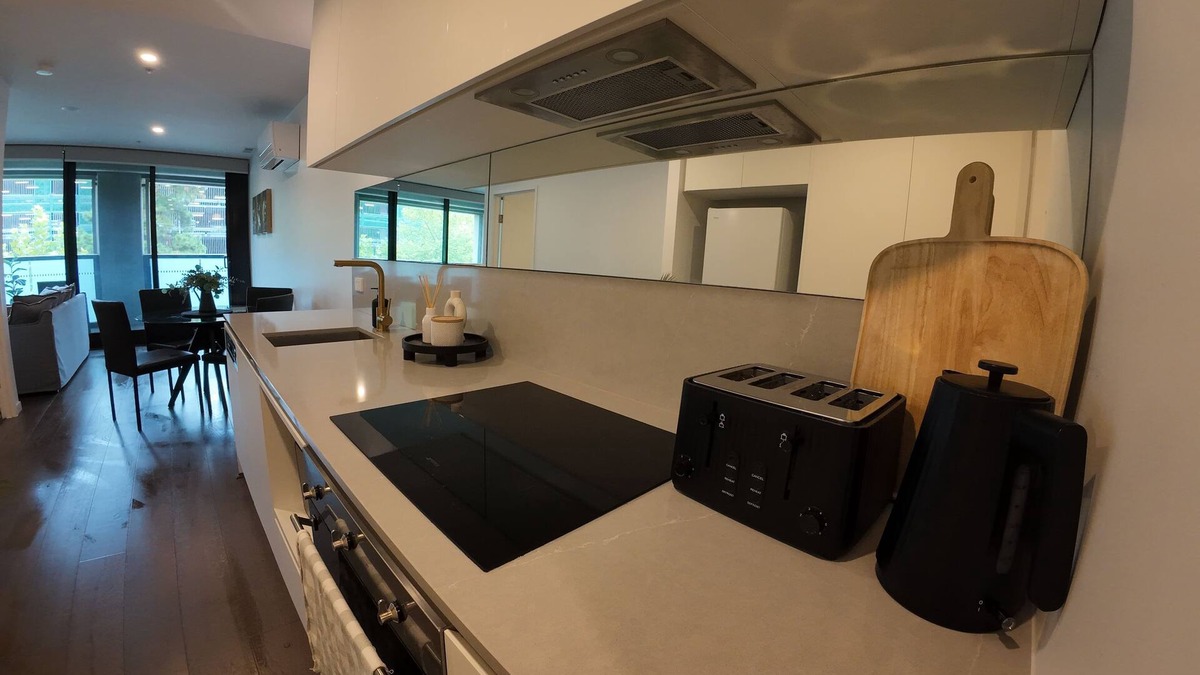 Reid Apartment | City Retreat with Rooftop Pool, Private Parking & City Views