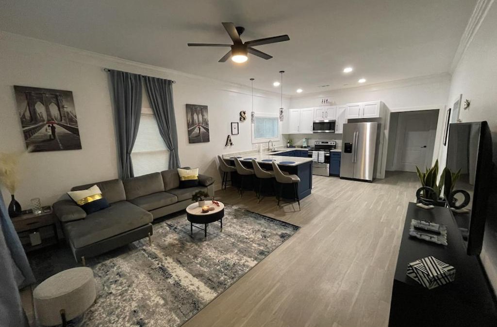 College Park Villa | City Serenity-2BR Home away from Home. 6 Min from ATL Airport