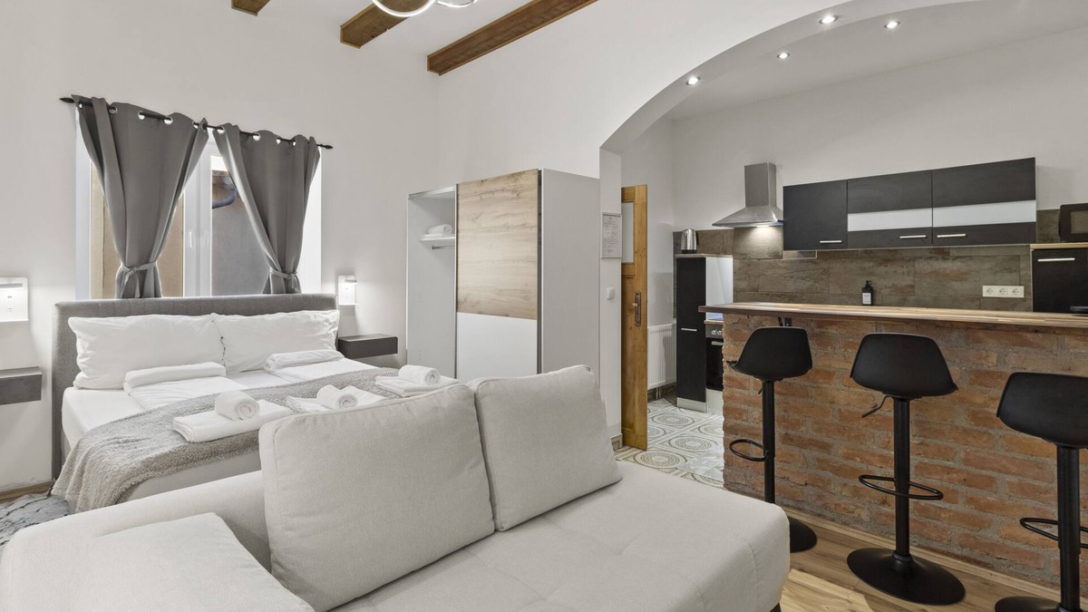 Vienna Apartment | City & Sky: Vienna Apartment Close to the Airport