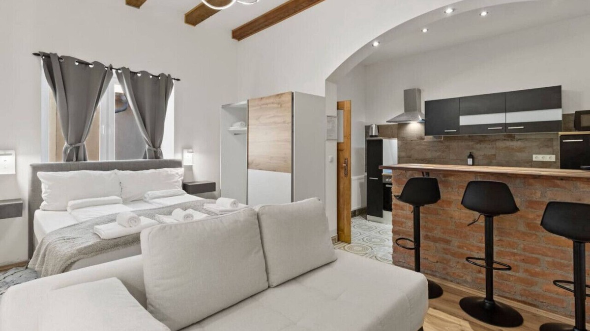 Oberlaa Apartment | City & Sky: Vienna Apartment Close to the Airport