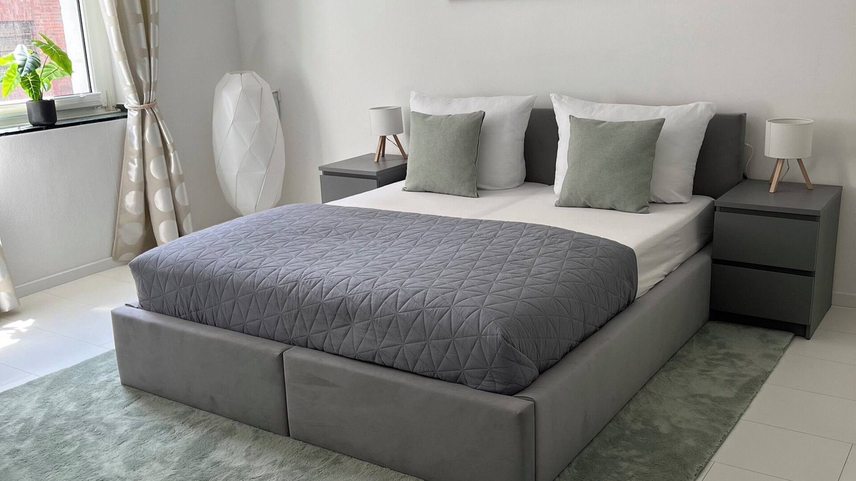 Innenstadt Apartment | City Studio Apartment. Close to everything! On the ground floor. First floor