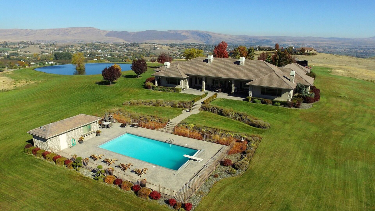 Selah House | City Suite at Chateau Valhalla