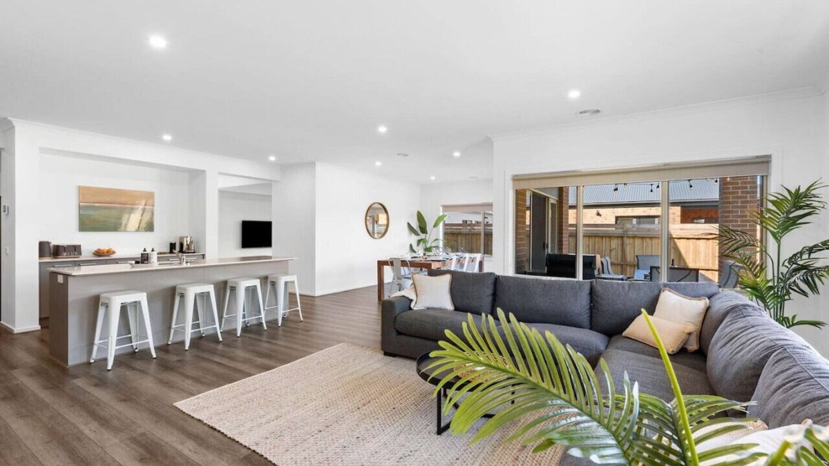 Armstrong Creek House | City & Surf Getaway - Luxe, Spacious, Sleeps 12