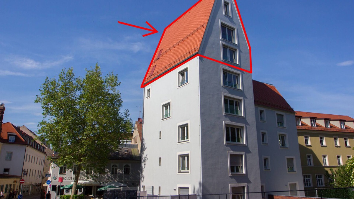 City Centre Regensburg Apartment | City tower above the rooftops of Regensburg
