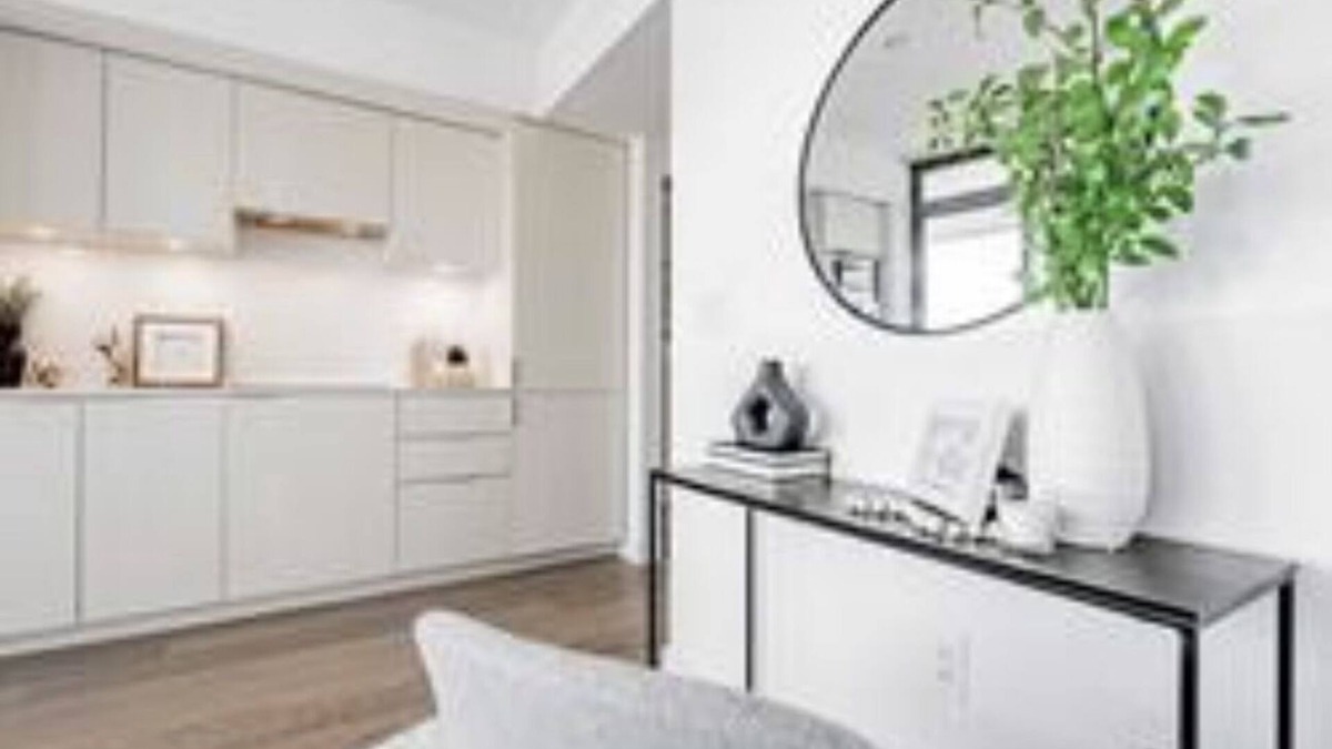 Church and Wellesley Condo | City View Condo Downtown Toronto Gym/Pool 1 Queen Bed W kitchen