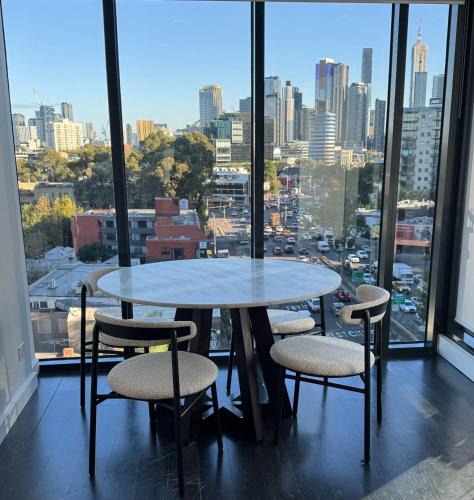 South Melbourne Apartment | City Views Apartment with Free Parking