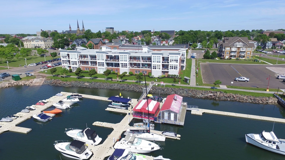 Queens Square Condo | CITY WATER FRONT CONDO & PURE SPA!