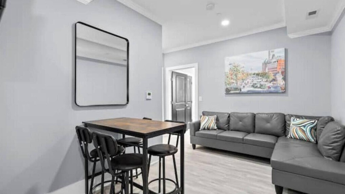 Kingman Park Apartment | CityLights Condo+3Bed+PrivateParking+ No steps