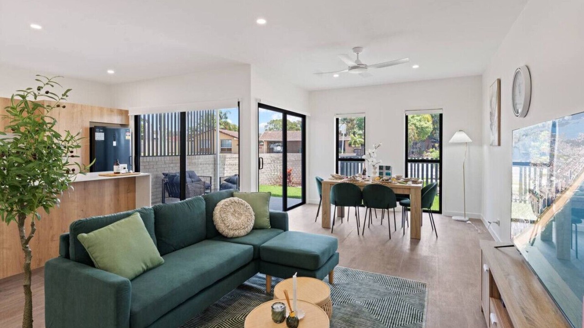 Capalaba House | CityOasis BrandNew 4BR w/Parking & Steps to Shops