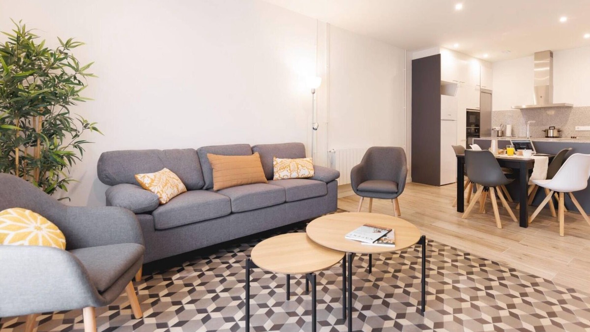 Old Town Apartment | Ciutadans Penthouse - Holiday Apartment in Girona | Bravissimo