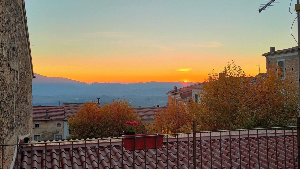 San Donato Val Di Comino Apartment | Civic 13 vacation home, terrace and fireplace, a relaxing oasis for families and friends