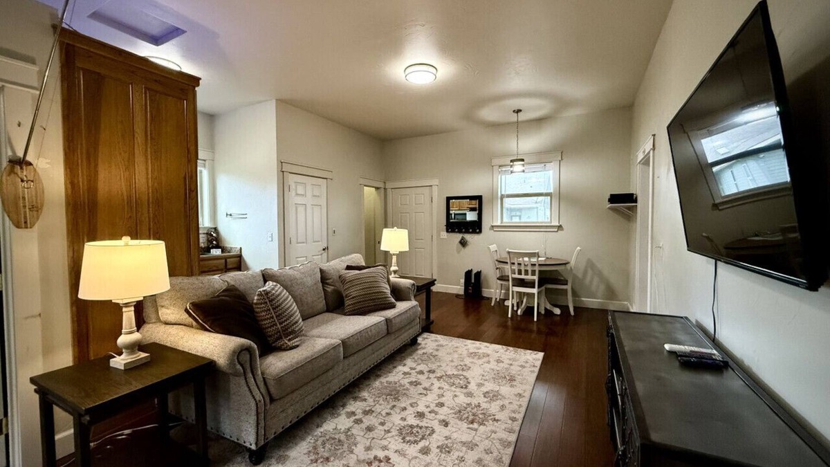 Baker City House | Claim Jumpers Cottage, Sleeps 4 w/Sauna! Local Golfing 50% Off!