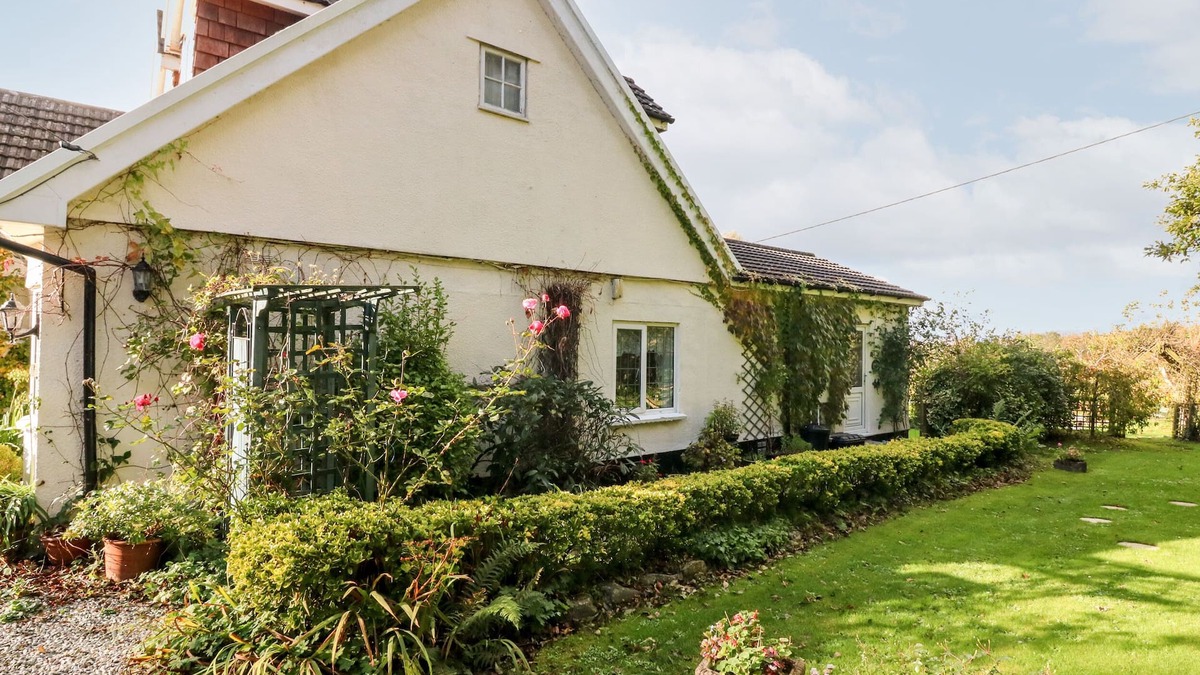Stibb Cottage | CLAIRE'S COTTAGE, family friendly, with a garden in Kilkhampton