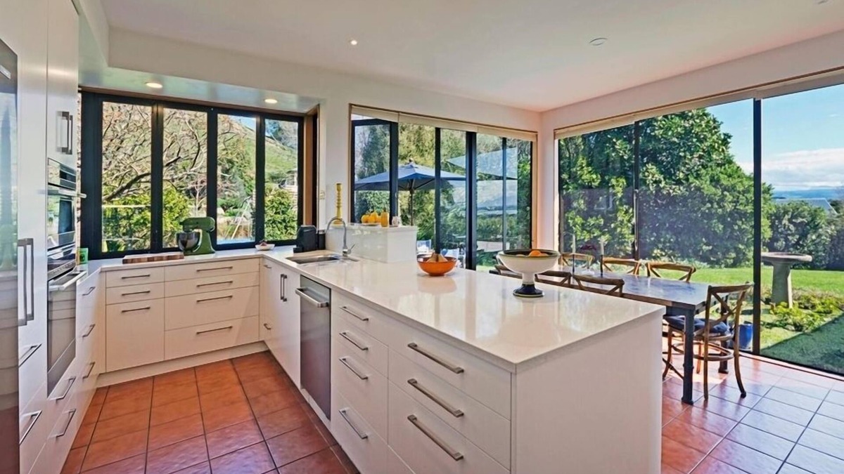 Stoke House | Clairmont Retreat - Fantastic Nelson Holiday Home!