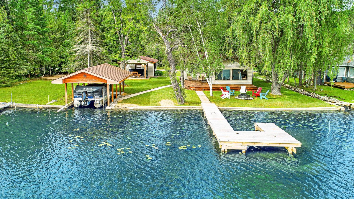 Alden Cottage | Clam Lake Waterfront Cottage