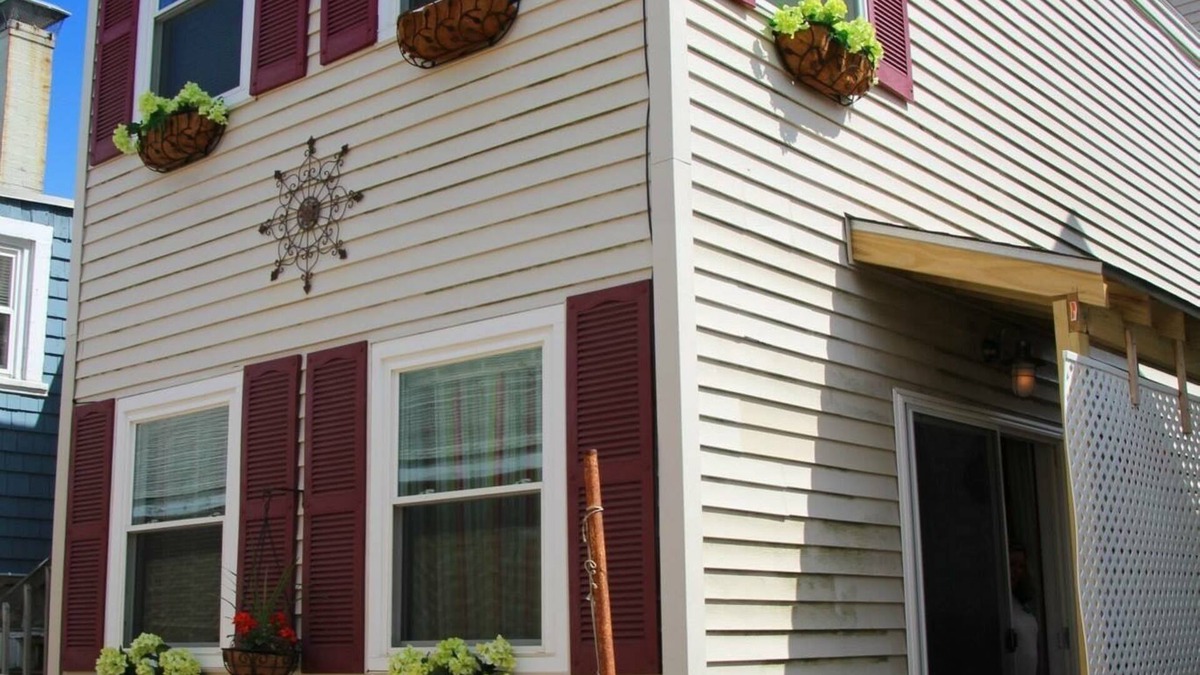 Camp Ellis Cottage | Clamshell Cottage Saco Maine , pet friendly ,Close to beach ,ocean View