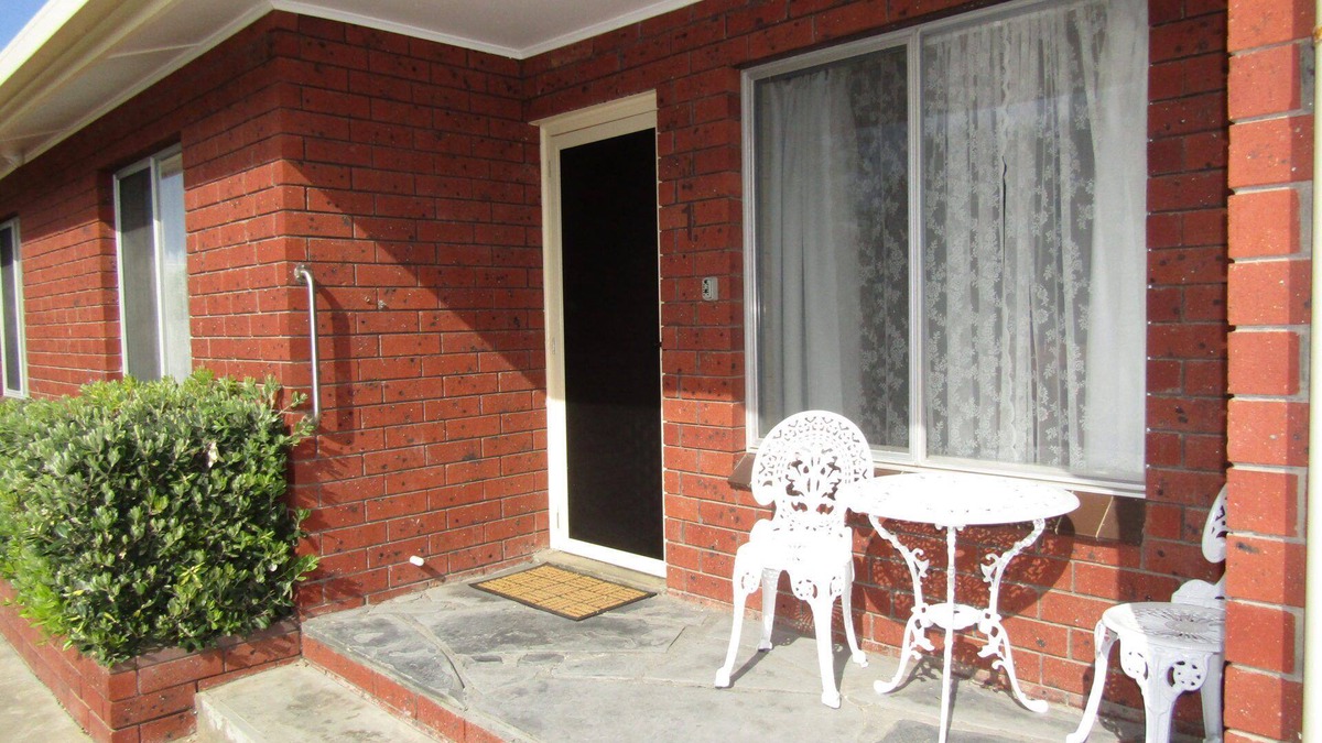 Melville Apartment | Clan Ranald Unit 1 ~ Short walk to all amenities! UNLIMITED FREE WI-FI!