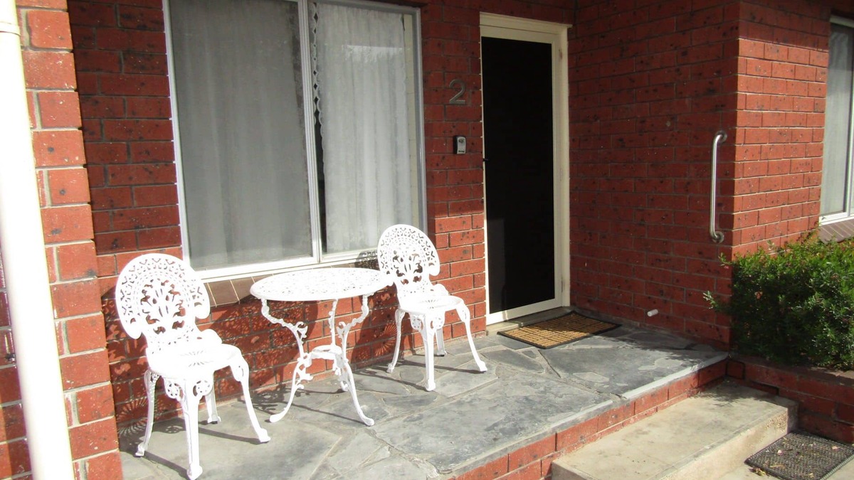 Melville Apartment | Clan Ranald Unit 2 ~ Short walk to all amenities! UNLIMITED FREE WI-FI!