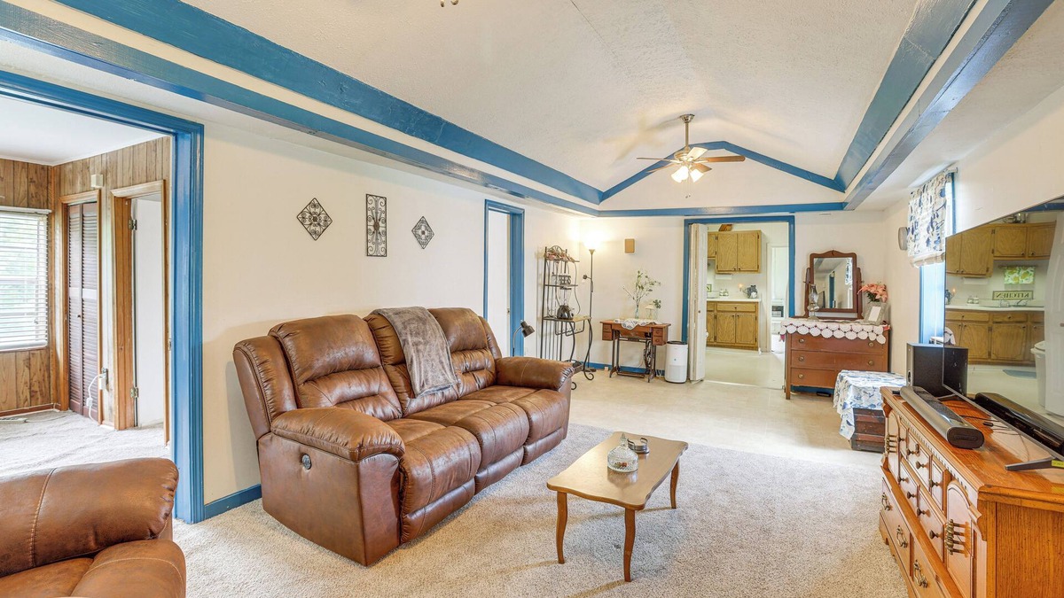 Stanton Cottage | Clanton Cottage w/Charcoal Grill & Porch!