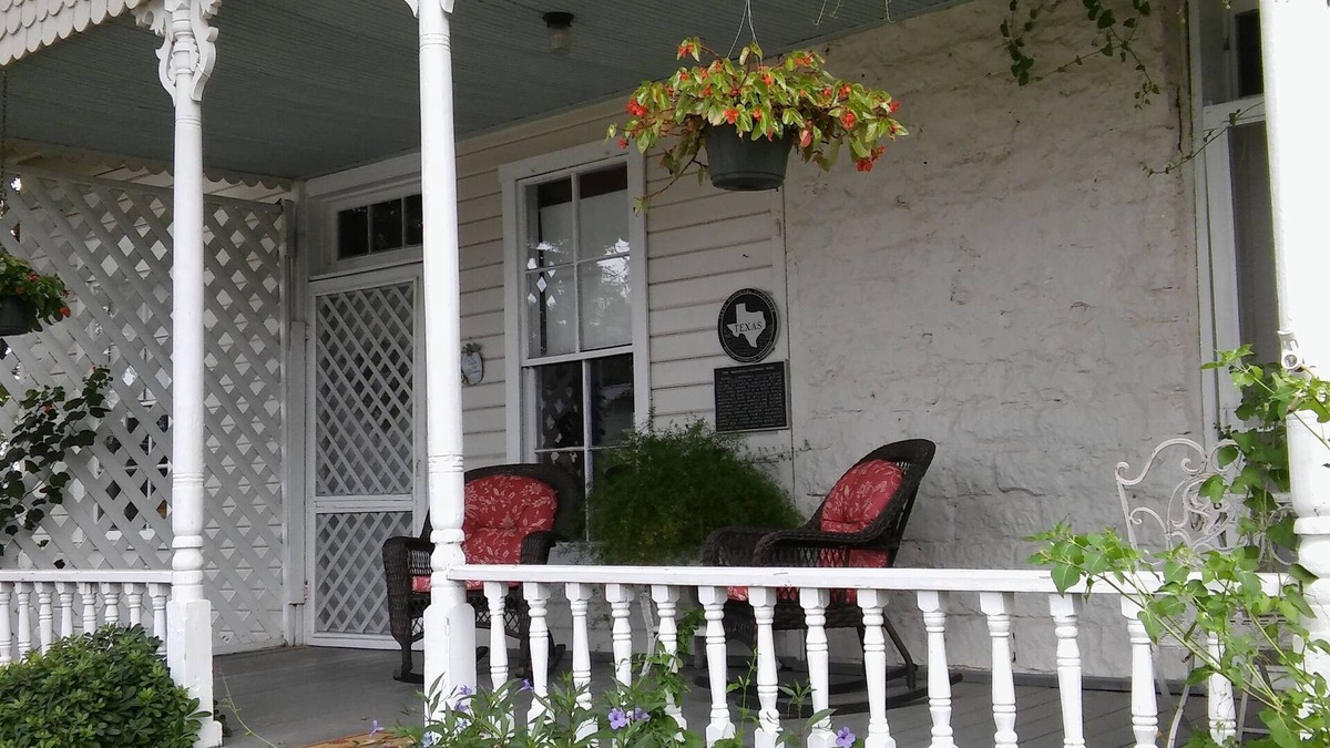 Dripping Springs Bed & Breakfast | Clara's house at Homestead B&B