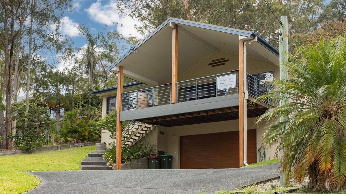 Elizabeth Beach House | Clarabelle Cottage light and bright open plan living overlooking beautiful bushland setting