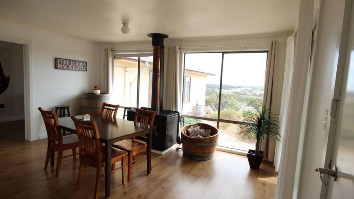 Emu Flat Cottage | Clare View COTTAGE(pet friendly)sleep 4, 220 spring gully road, Clare Australia