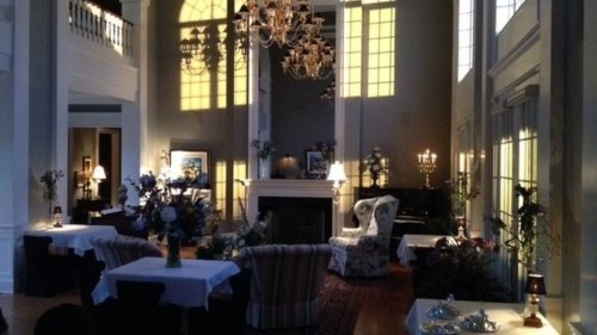 Stratton Bed & Breakfast | Claremont Inn & Winery