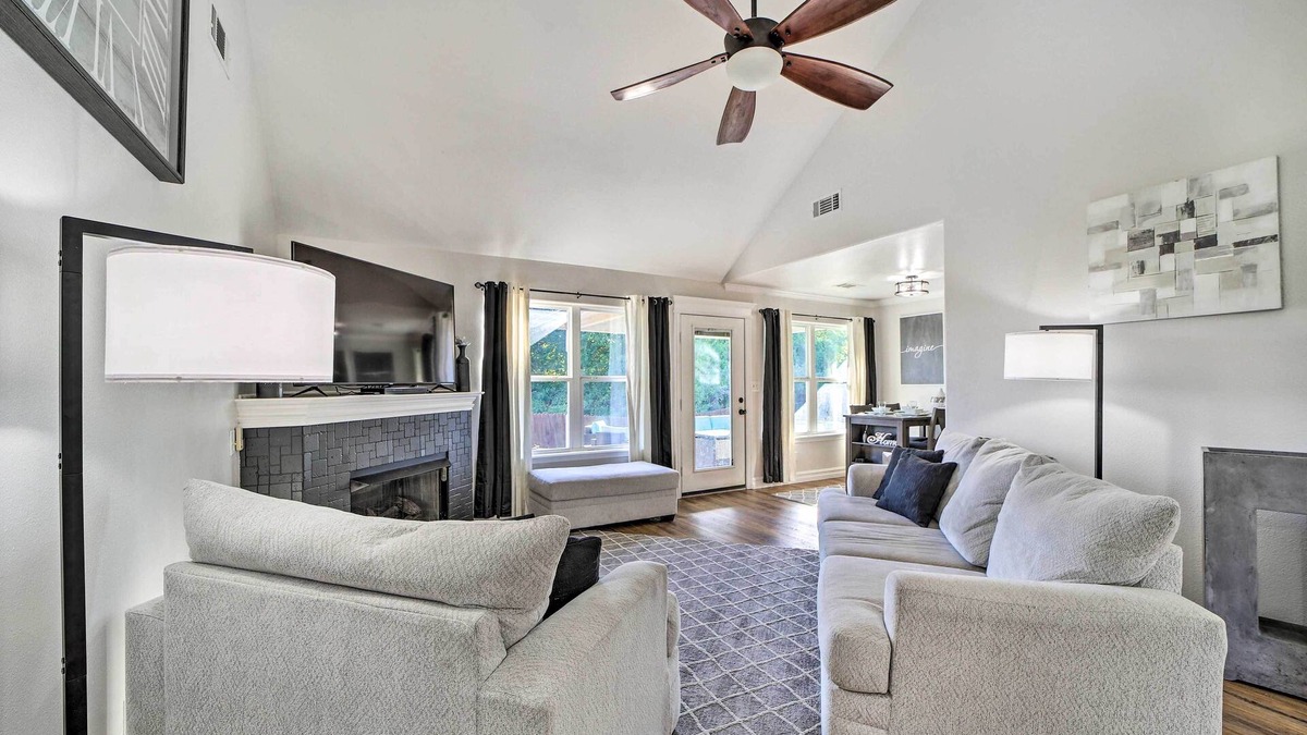 Claremore House | Claremore Getaway ~ 2 Mi to Historic District