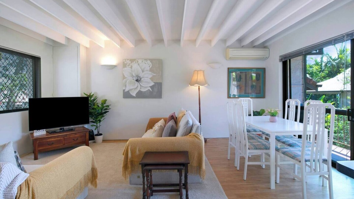 Indooroopilly House | Clarence Corner Contemporary meets Cottage Style