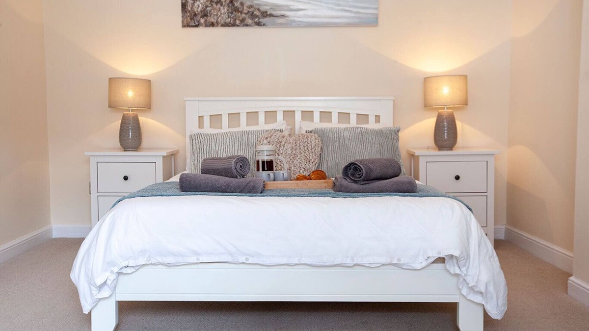 West Cliff Cottage | Clarence Cottage 2 Bedroom Cottage in Whitby