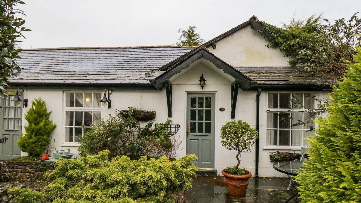 Dalton-in-Furness Other | CLARENCE HOUSE, pet friendly, with a garden in Dalton-In-Furness