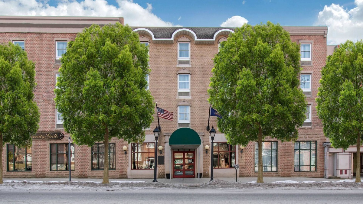 Shippensburg Hotel | Clarion Hotel & Suites University - Shippensburg