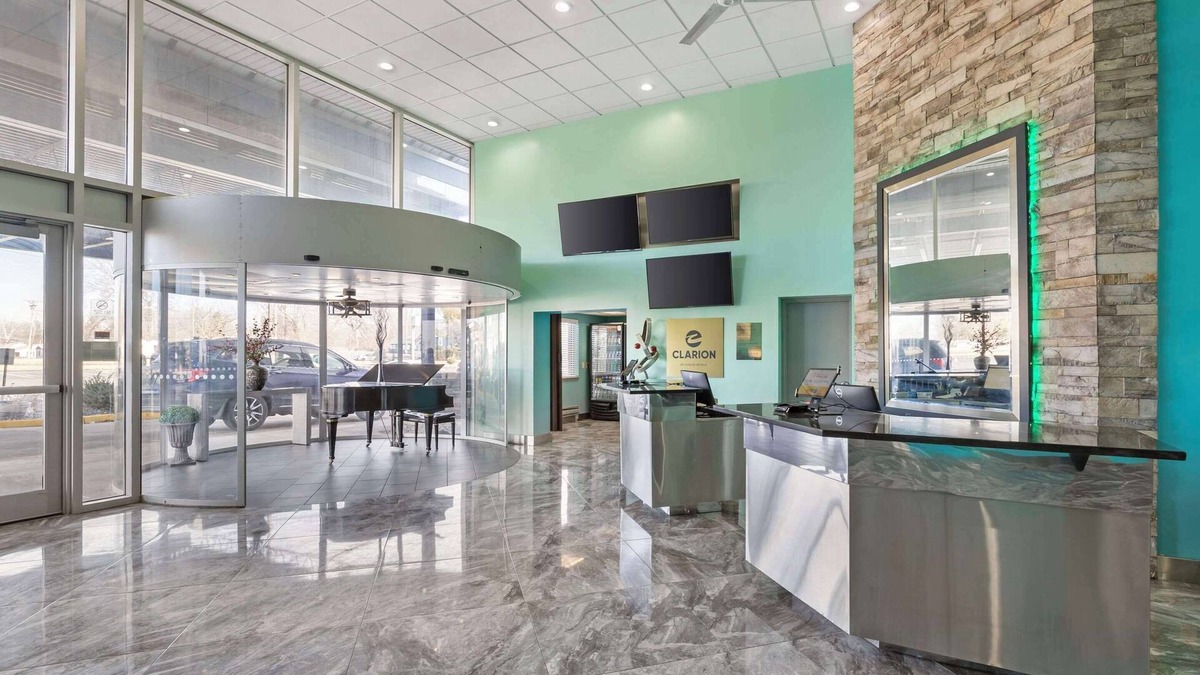 Des Moines Hotel | Clarion Inn Des Moines Airport