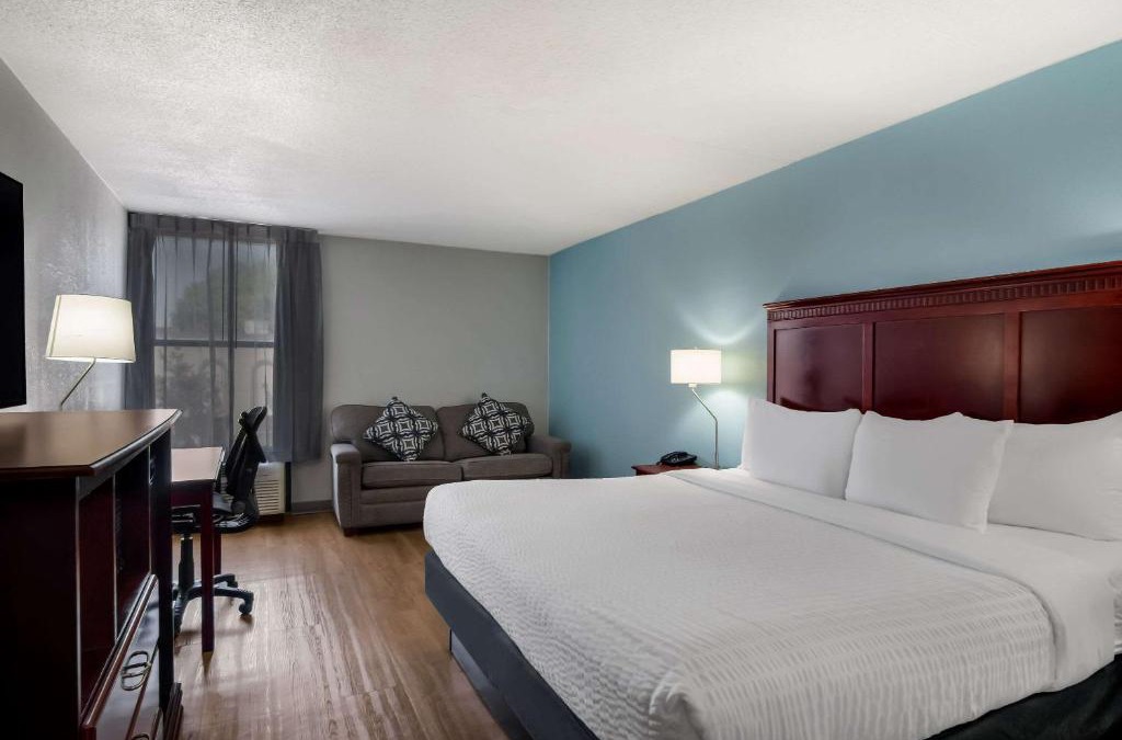 Grand Rapids Hotel | Clarion Inn & Suites Grand Rapids Airport