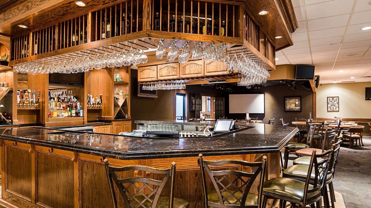 Garden City Hotel | Clarion Inn