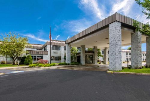 Jamestown Hotel | Clarion Pointe Jamestown - Falconer