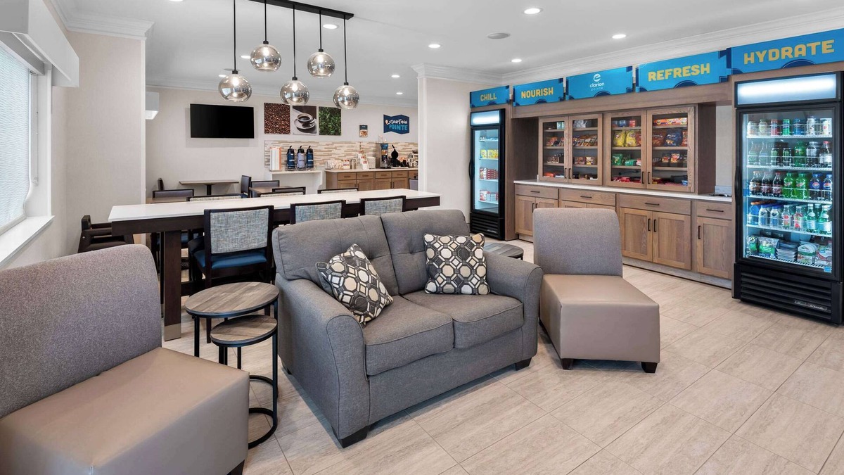 Mattoon Hotel | Clarion Pointe Mattoon near University