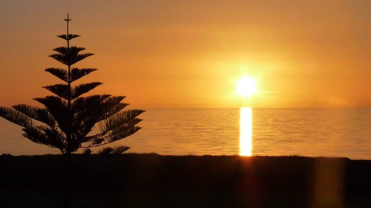 Lacepede House | Clarkeys by the Beach - beachfront, sleeps 10