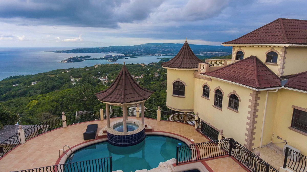 Reading Villa | Clarridge Hall Villa