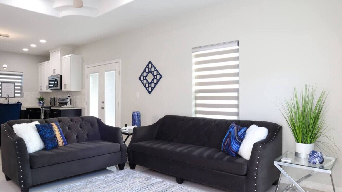 Edinburg Apartment | Clase Azul Executive Suite