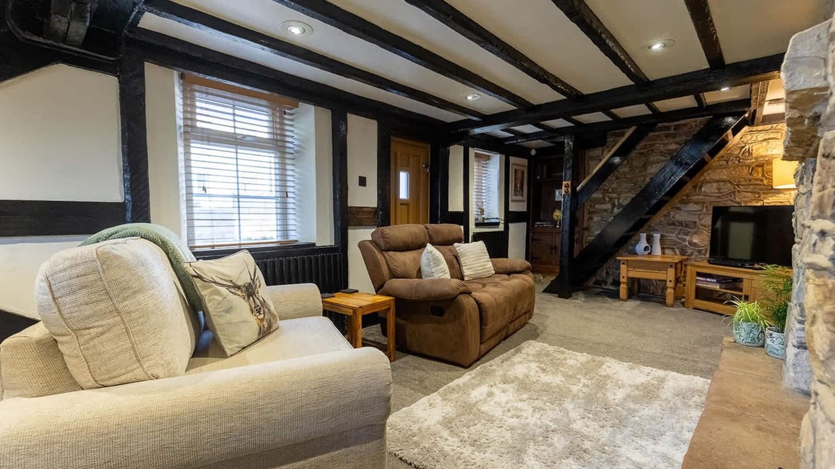 Stainburn Cottage | Classic 2 Bed Cottage with Fire Place & Bath TV