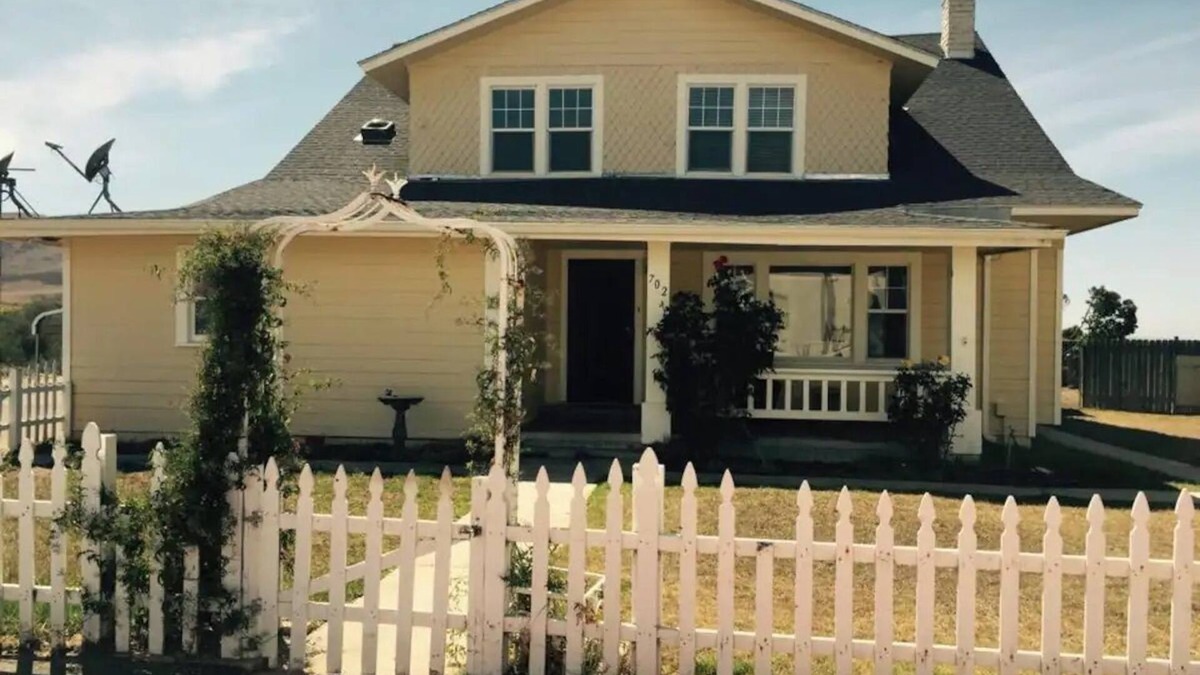 Orcutt House | Classic 20th Century Architecture, Huge space for large families