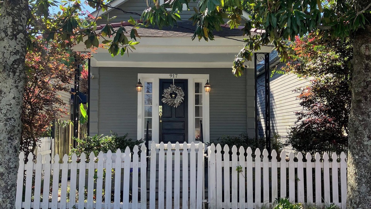 Leonidas House | Classic 2bd/1ba Carrollton Cottage near Streetcar line & River
