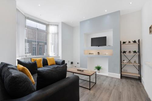 Thornaby On Tees Apartment | Classic 4-Bedroom Retreat close to Infinity Bridge