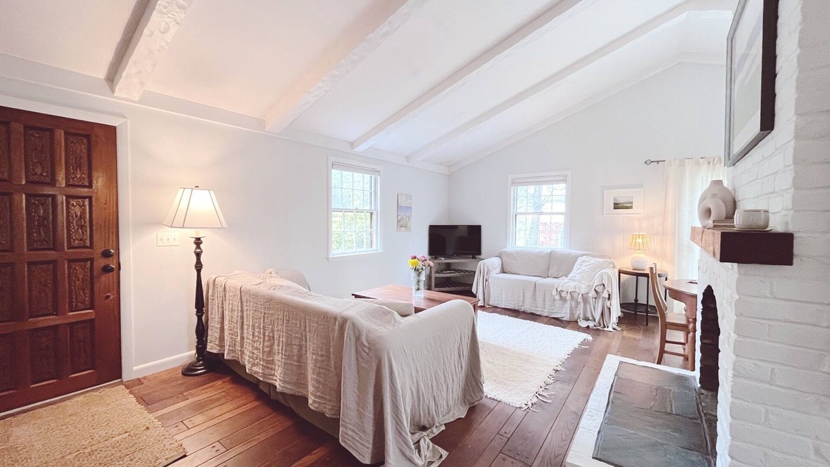 West Chatham Cottage | Classic, airy Chatham cottage minutes from beach