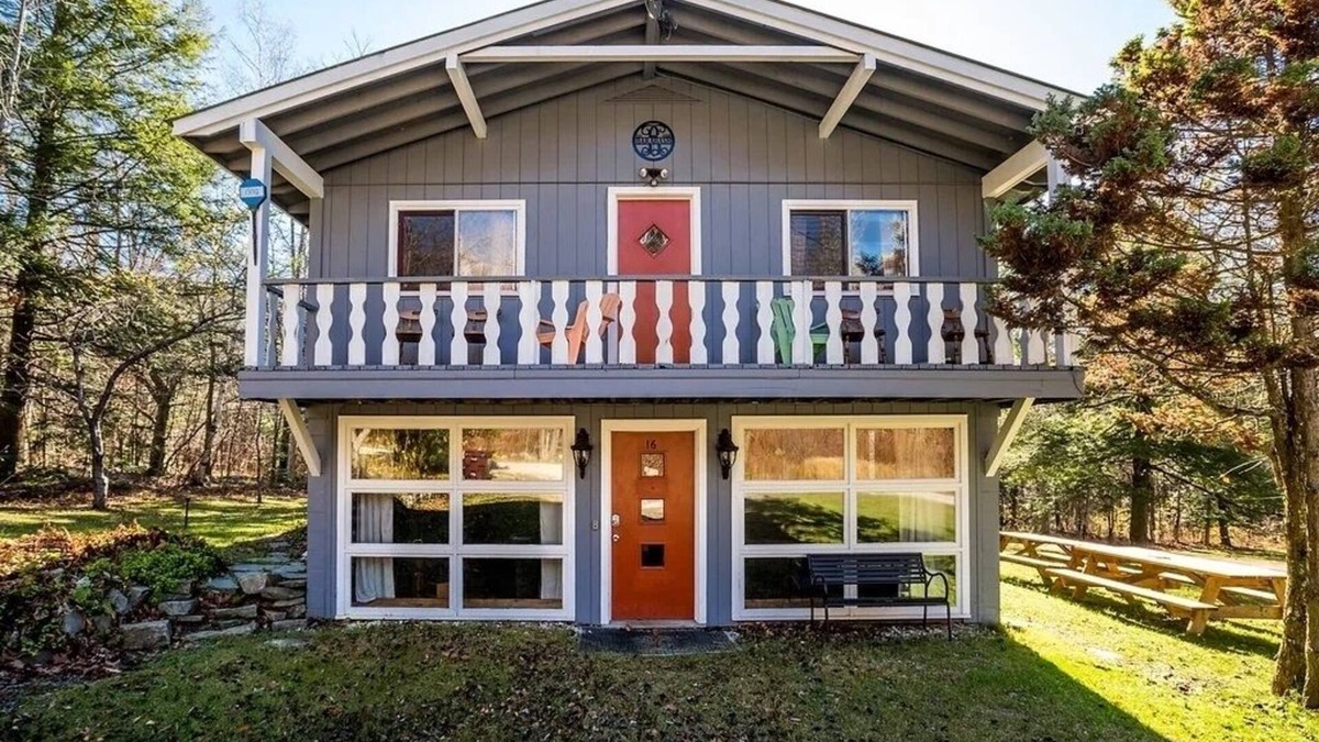 Stratton and Bromley Ski Areas Ski Chalet | Classic Alpine Vermont Chalet