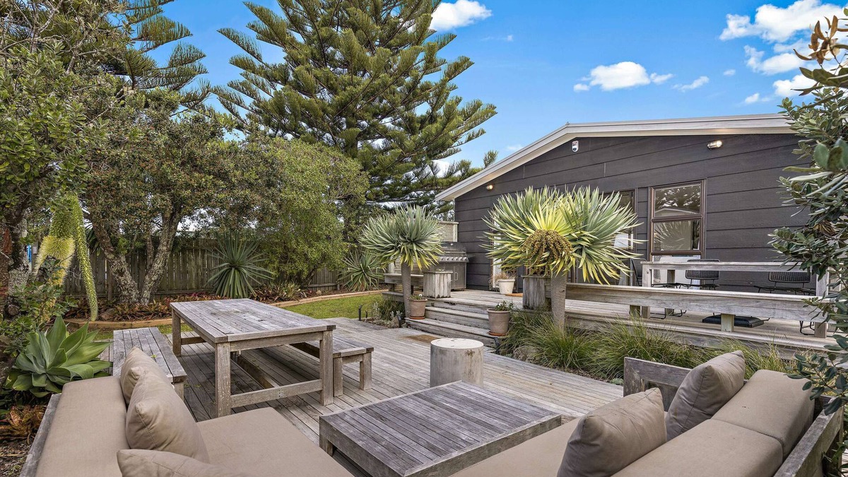 Omaha House | Classic Bach with a modern twist - close to the beach